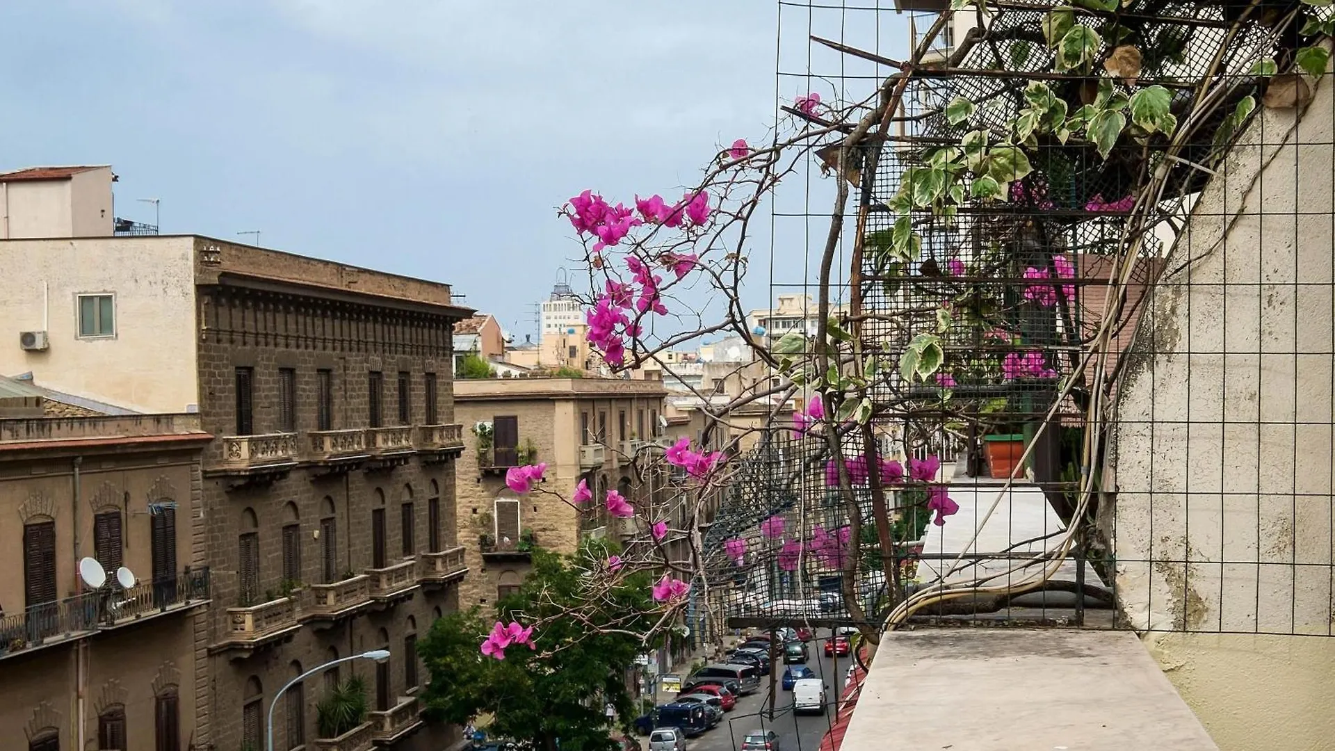 Ferienwohnung In Palermo Mit Moeblierter Terrasse