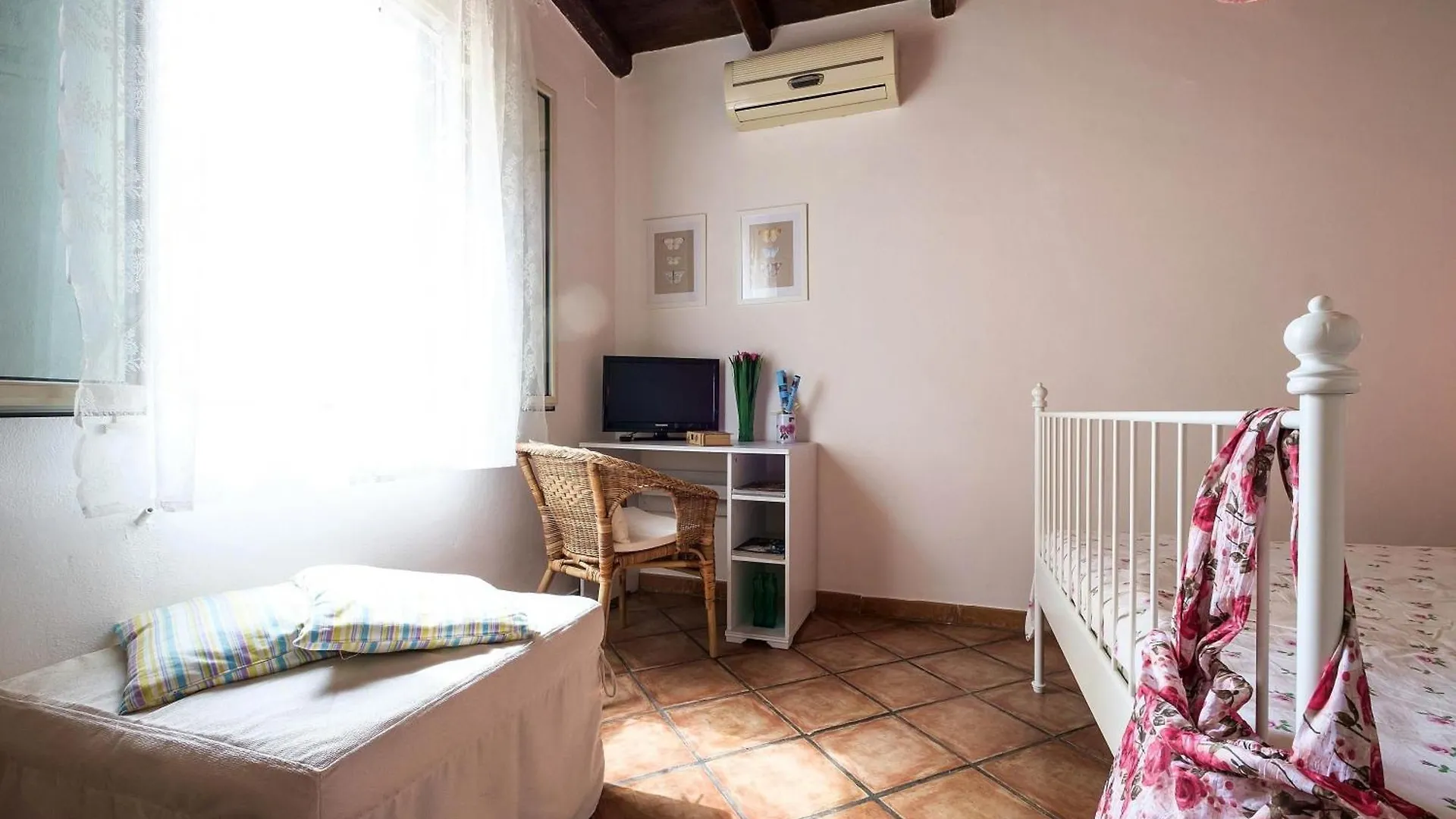 Ferienwohnung In Palermo Mit Moeblierter Terrasse