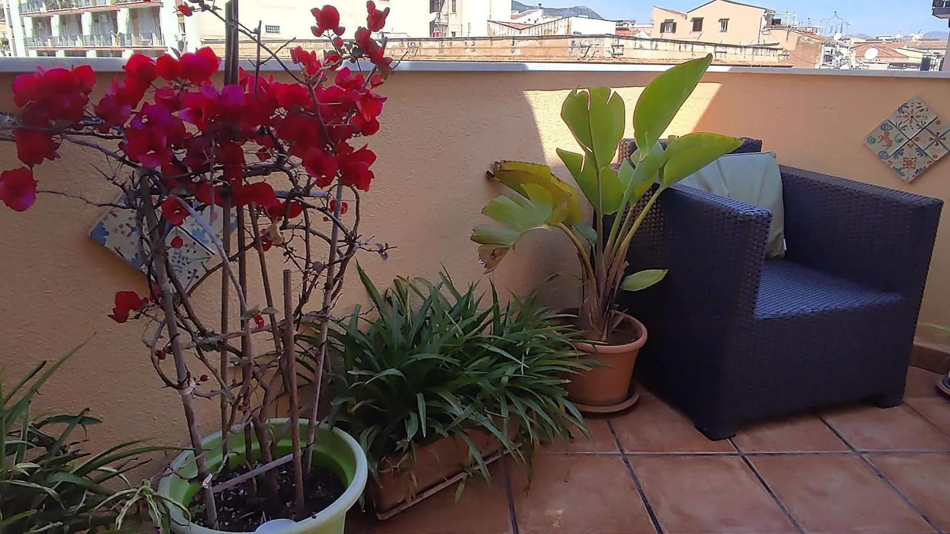 Apartment Ferienwohnung In Palermo Mit Moeblierter Terrasse